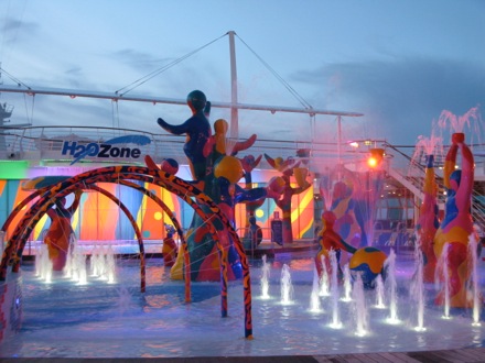 H2O Zone at night