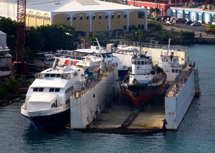 Submersible floating dry dock