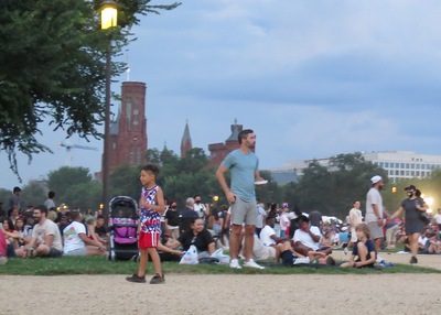 Kids playing on the Mall