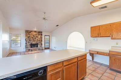 Kitchen standing at the sink