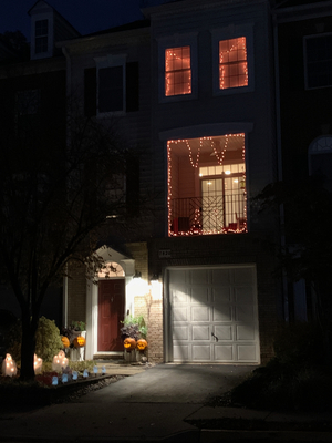 McMahon house is decorated like a big pumpkin